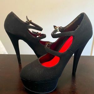 Quipid black platform heels